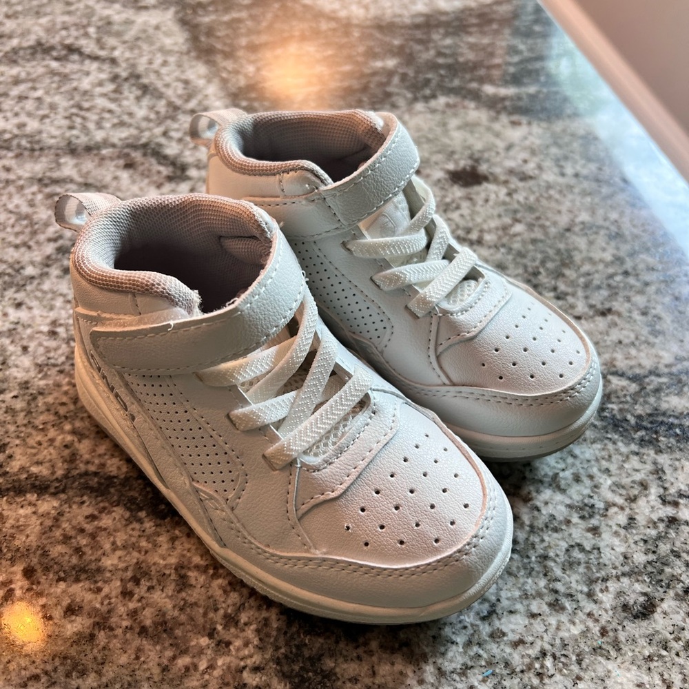 And1 White High-Top Sneakers with Lace-Up Design